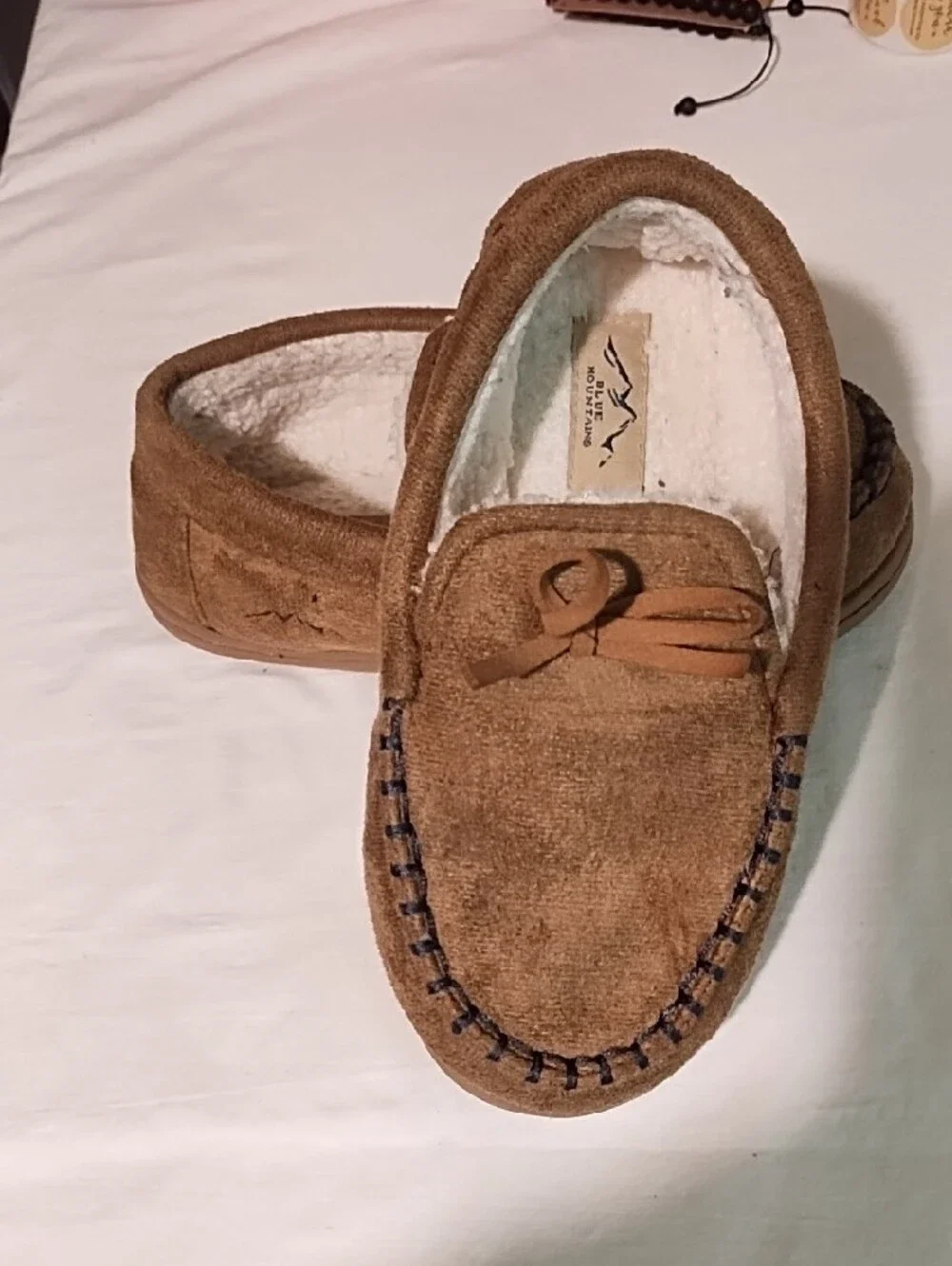 Cozy Suede Moccasin Slippers in Chestnut Brown Kids 13/1. VGC.